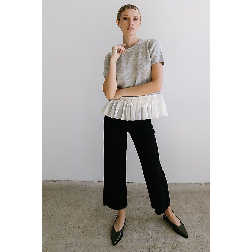 SUNDAY EDITION New Women's Knit Top Sweater MEDIUM Ruffle Hem Gray‎ MWT20199